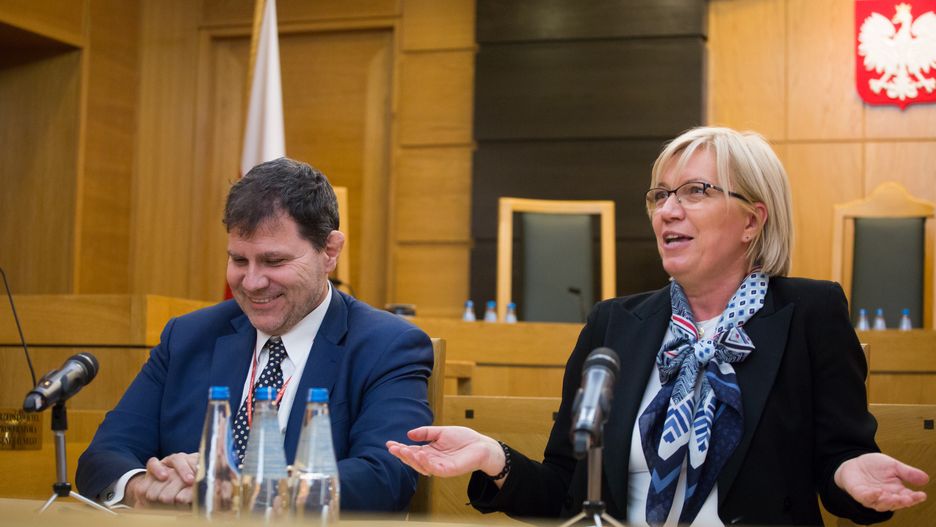 Konferencja prasowa po posiedzeniu Trybunalu Konstytucyjnego
Warszawa, 16.03.2017. Konferencja prasowa po posiedzeniu Trybunalu Konstytucyjnego ws. ustawy o zgromadzeniach; n/z Prezes Trybunalu Julia Przylebska i Sedzia Sprawozdawca Mariusz Muszynski.,Image: 428809468, License: Rights-managed, Restrictions: , Model Release: no, Credit line: Mateusz Wlodarczyk / Forum
Mateusz Wlodarczyk / Forum
polska, warszawa, tk, trybunal, konstytucyjny, konferencja, prasowa, wyrok, ustawa, o, zgromadzeniach, posiedzenie, prezes, trybunalu, Julia Przylebska, sedzia, category_code_pol