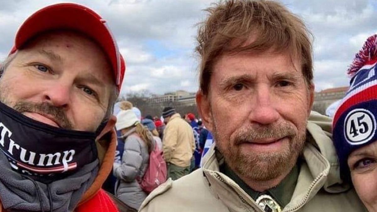 Pod Kapitolem pojawił się mężczyzna łudząco podobny do amerykańskiego aktora