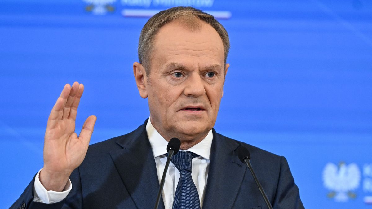 Warszawa, 05.03.2024. Premier Donald Tusk podczas konferencji prasowej po posiedzeniu rządu w siedzibie KPRM w Warszawie, 5 bm. Premier poinformował, że rząd przyjął projekt ustawy wydłużającej wakacje kredytowe do końca 2024 r. (sko) PAP/Radek Pietruszka