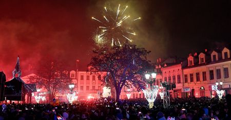 Sylwester 2020. Czeka nas huczna zabawa? Resort zdrowia uchylił rąbka tajemnicy