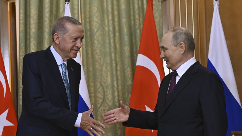 OD lewej: prezydent Turcji Recep Tayyip Erdogan i prezydent Rosji Władimir Putin