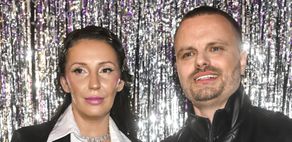 Tak kiedyś wyglądała Dominika Serowska. Do jednej fotki pozowała W SUKNI ŚLUBNEJ
