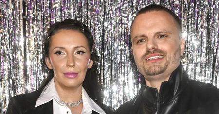 Tak kiedyś wyglądała Dominika Serowska. Do jednej fotki pozowała W SUKNI ŚLUBNEJ