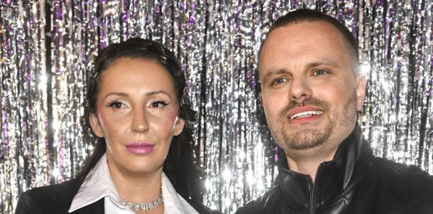 Tak kiedyś wyglądała Dominika Serowska. Do jednej fotki pozowała W SUKNI ŚLUBNEJ
