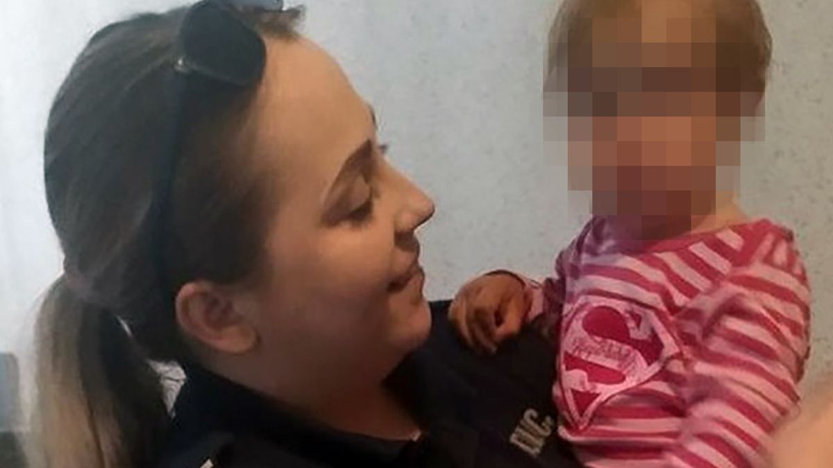 Rocznym dzieckiem zaopiekowała się jedna z policjantek