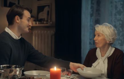 "Święta wśród ludzi, nie wśród mebli" - IKEA walczy z samotnością