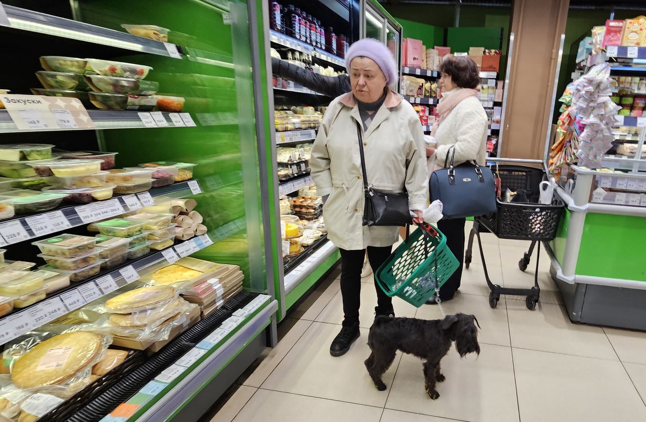Rosjanie coraz mocniej odczuwają inwazję. Sondaż: co trzeci nie ma na jedzenie