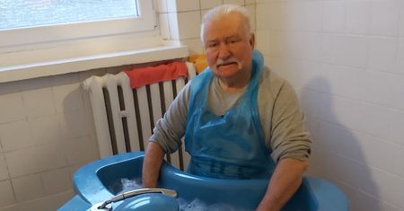 Lech Wałęsa wyjechał w jednym celu. Pokazał zdjęcia