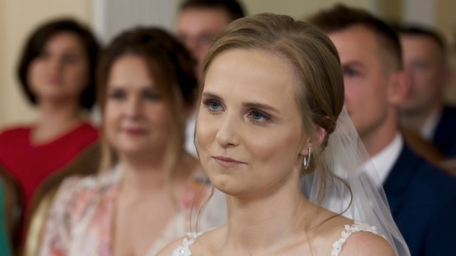 Agnieszka tuż przed złożeniem przysięgi małżeńskiej w obecności kamer TVN