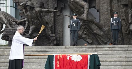 Ministerstwo ujawnia. Tyle wydajemy na kapelanów w skarbówce