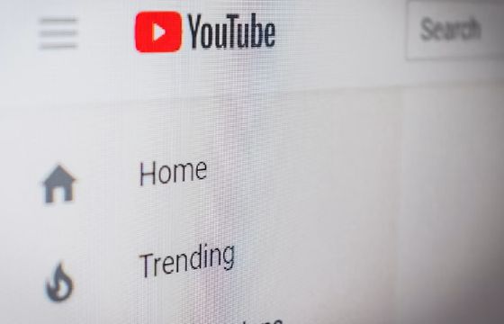 Mniej pieniędzy z treści od AI. YouTube zaostrza zasady