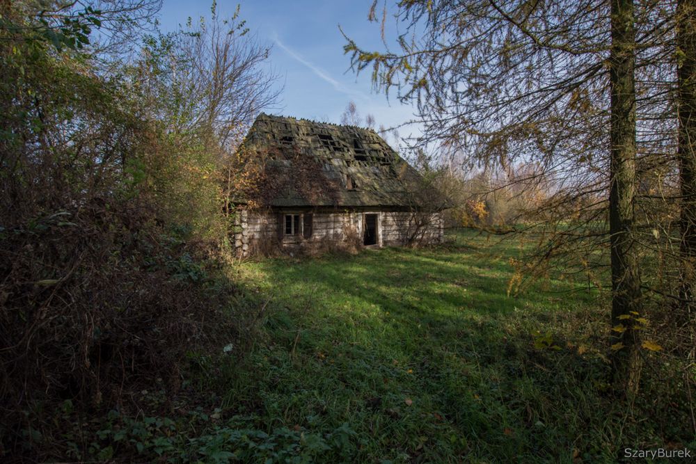 Zapomniany skarb Mazowsza: opuszczony skansen w Petrykozach 10