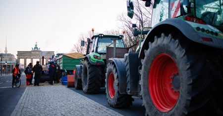 Rolnicy wyjechali na ulice. "Czara goryczy przelała się". Fala protestów w Niemczech
