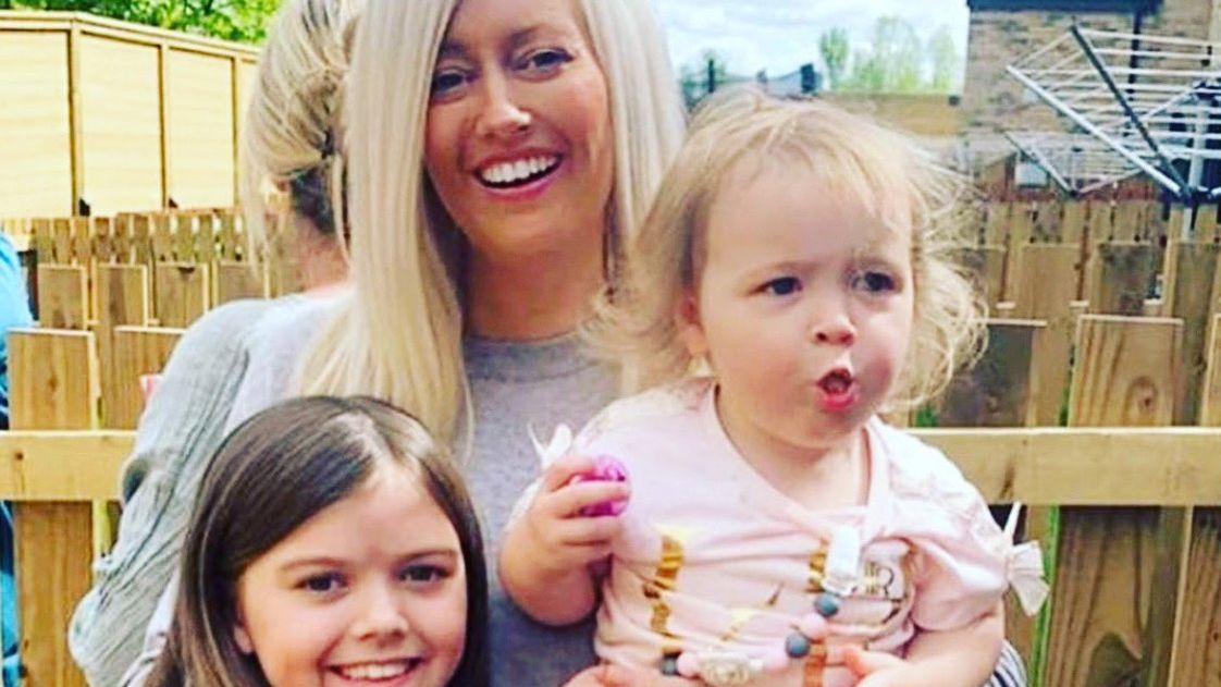 Jennifer osierociła dwie córki, 9-letnią Georgię i roczną Kacey