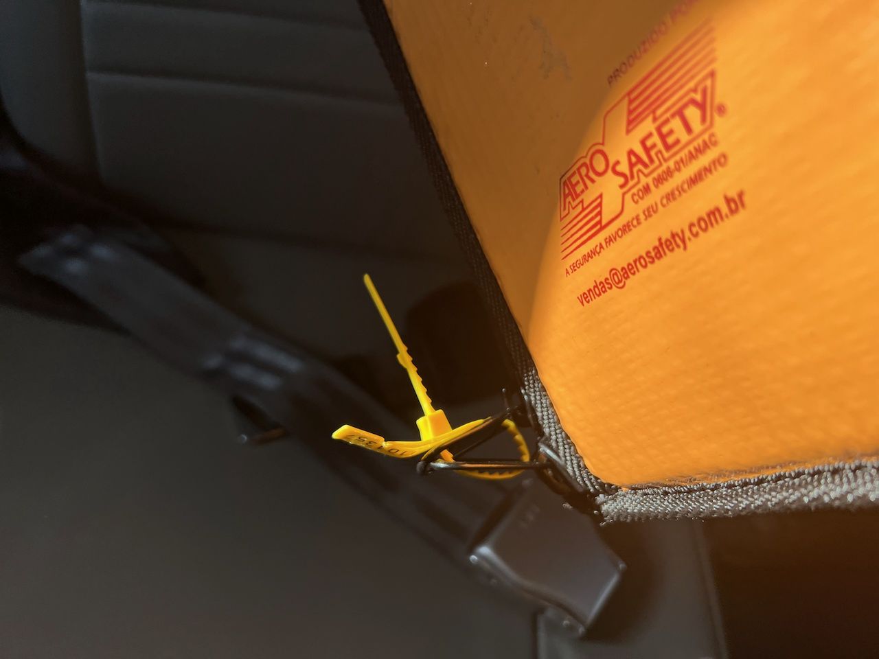 Plomba na zestawie survivalowym ma zapewniać, że jest kompletny i gotowy do użycia w sytuacji kryzysowej