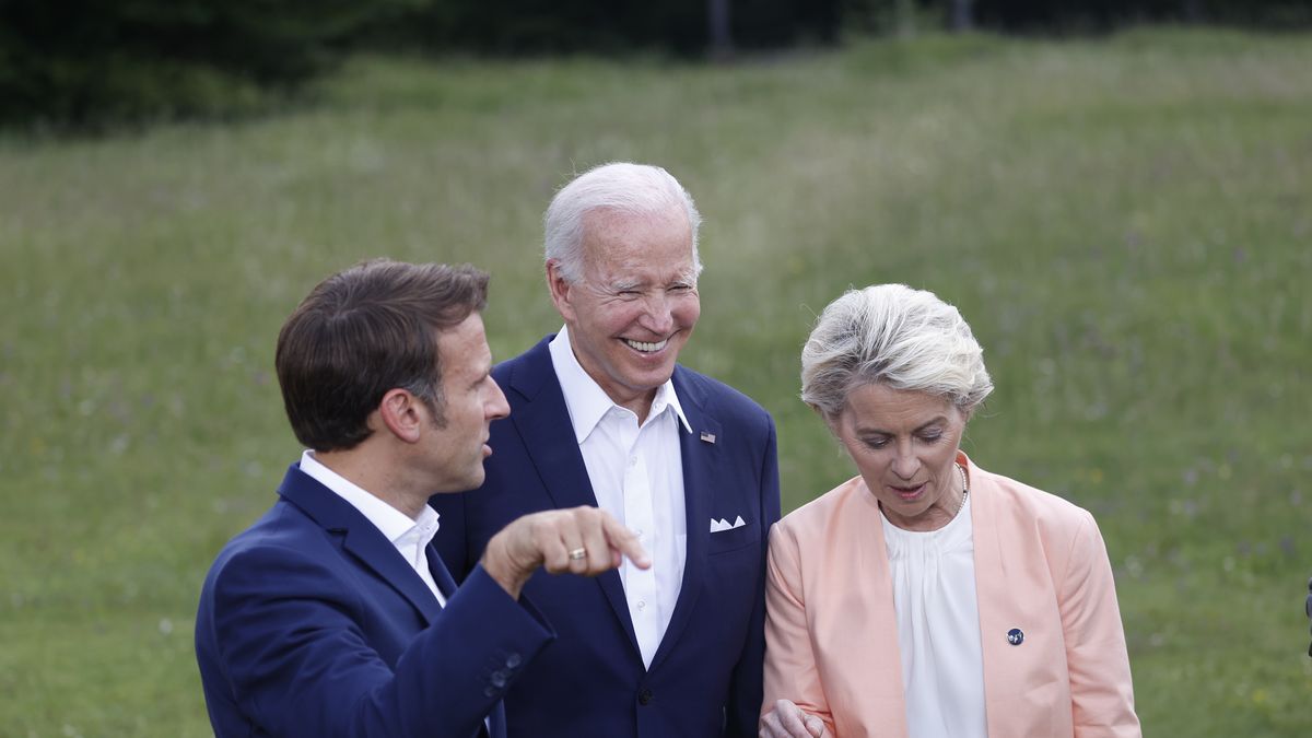 Na zdjęciu Emmanuel Macron, Joe Biden i Ursula von der Leyen