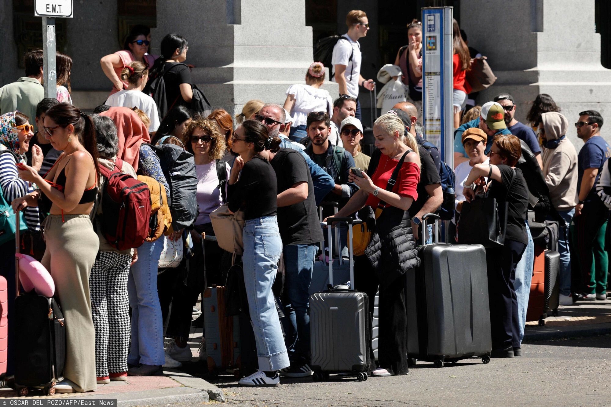Temporary
Tourists wait for the bus in downtown Madrid to reach the airport during a massive power cut affecting the entire Iberian peninsula and the south of France, in Madrid on April 28, 2025. A "massive" power cut late on April 28, 2025 morning affected the whole of the Iberian peninsula and part of France, according to Portuguese electricity network operator REN. (Photo by OSCAR DEL POZO / AFP)
OSCAR DEL POZO