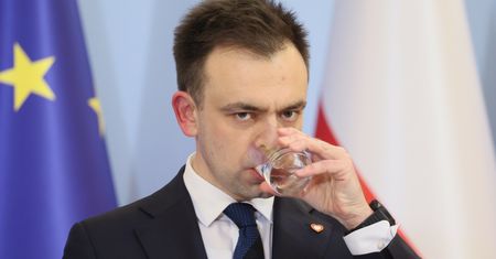 Raport ministerstwa o stanie finansów Polski. Są komentarze