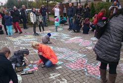 Rysują kredą po chodnikach. Mocna odpowiedź na pismo niezadowolonych sąsiadów