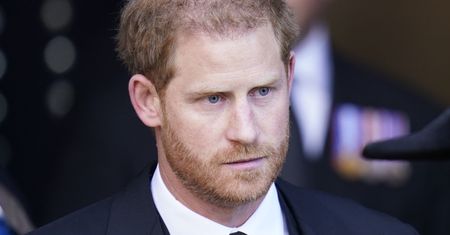 Królewski biograf nie ma wątpliwości. Wie, kto podyktował Harry'emu treść autobiografii