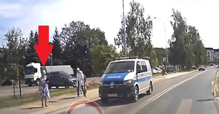 Nagrali radiowóz na pasach. Tak zachował się policjant