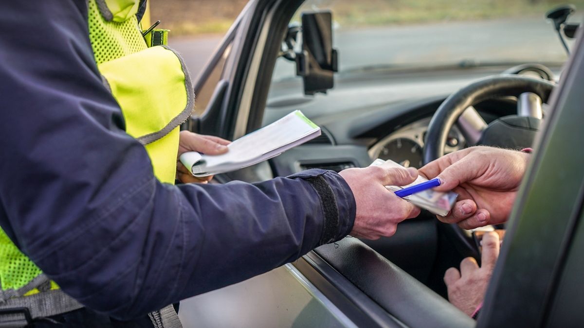 Dziś kierowca, który zapomni prawa jazdy, otrzymuje mandat w wysokości 50 zł. Oczywiście nawet po zmianie przepisów prowadzić samochód czy motocykl będą mogły tylko osoby posiadające odpowiednie uprawnienia.