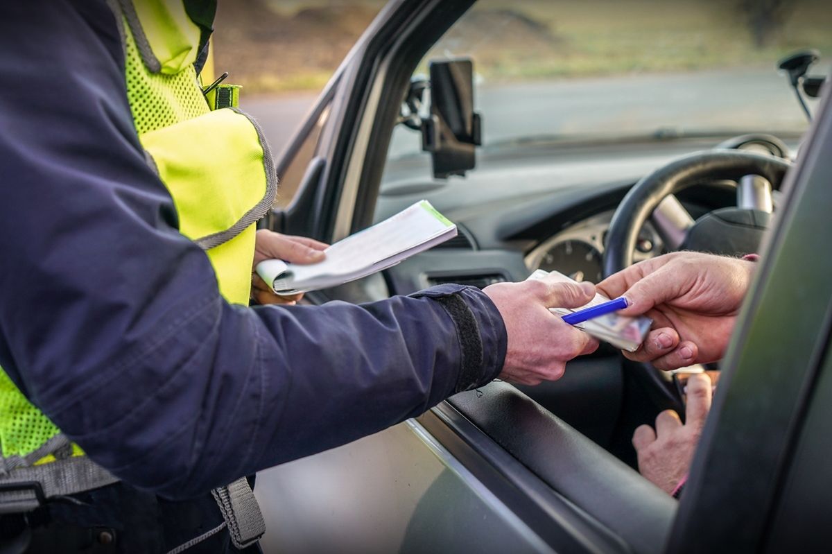 Dziś kierowca, który zapomni prawa jazdy, otrzymuje mandat w wysokości 50 zł. Oczywiście nawet po zmianie przepisów prowadzić samochód czy motocykl będą mogły tylko osoby posiadające odpowiednie uprawnienia.