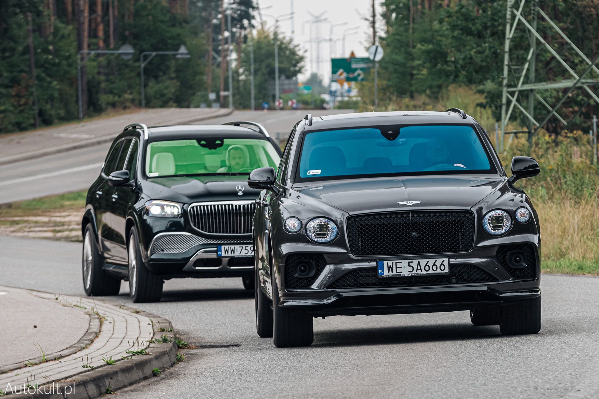 Range Rover (2022) vs Bentley Bentayga S (2022) vs Mercedes-Maybach GLS 600 (2022)