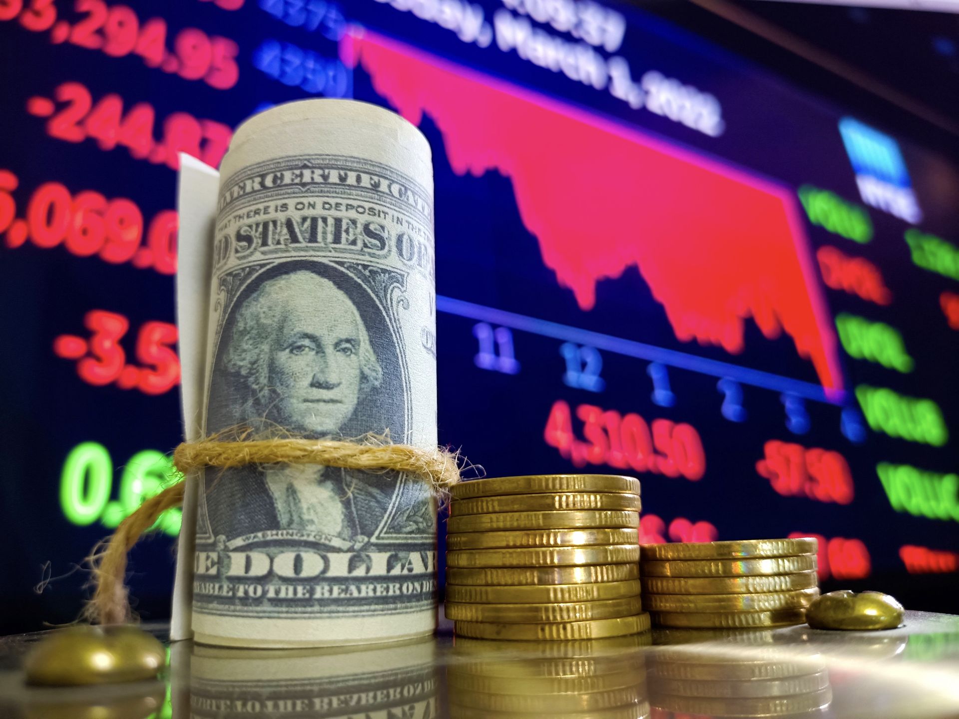 2022 rok był trudnym egzaminem dla inwestorów. Przemysław Gerschmann, Doradca Zarządu GPW w Warszawie wskazuje trzy lekcje, jakie powinni wyciągnąć z niego inwestorzy