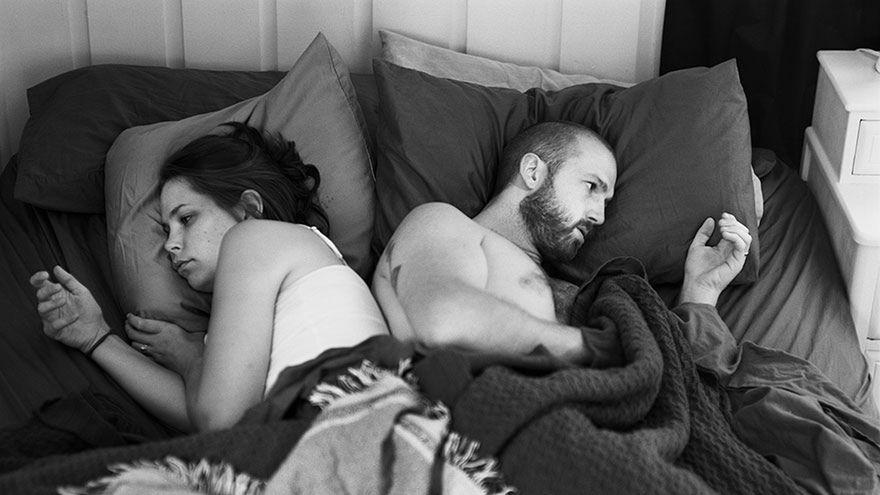 Fotograf usunął telefony ze zdjęć, aby pokazać, jak bardzo jesteśmy od nich uzależnieni 1