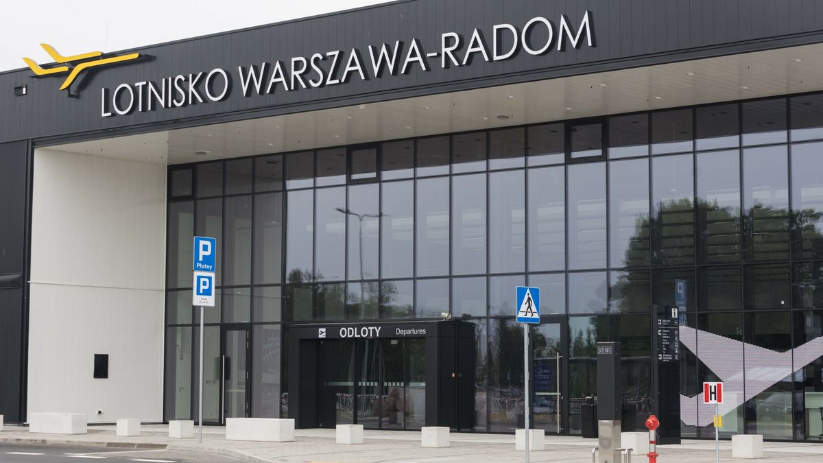 Lotnisko w Radomiu świeci pustkami