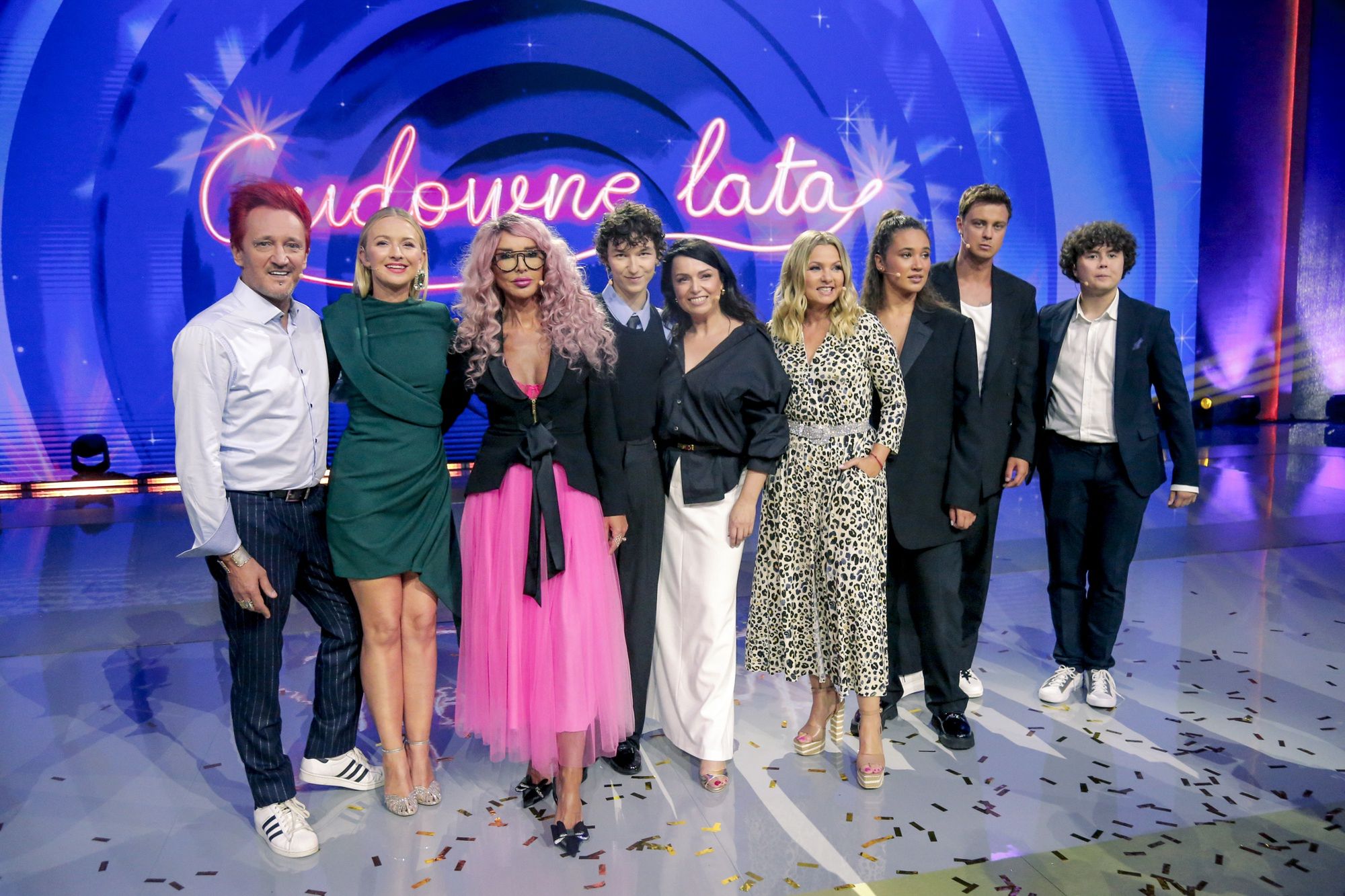 Kurdej-Szatan i goście na planie programu TVP "Cudowne lata"