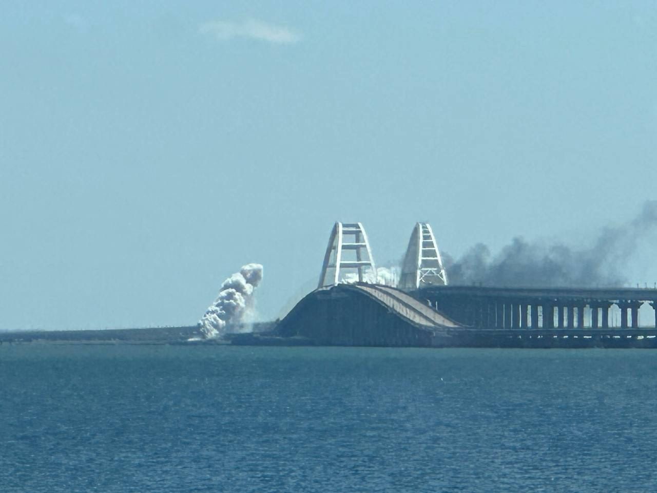 Nad Mostem Krymskim znowu widać dym