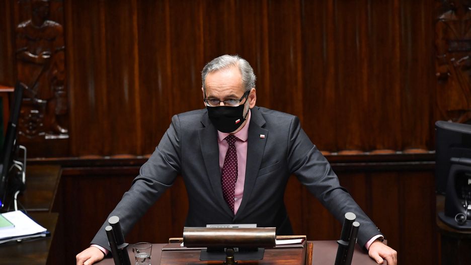 Nauczanie hybrydowe i zdalne. Minister zdrowia: szkoły są rozsadnikiem epidemii