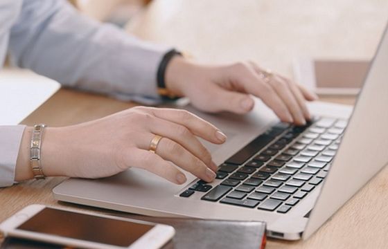 Już prawie 20 mln Polaków na Temu. Te serwisy i aplikacje odwiedzamy najczęściej