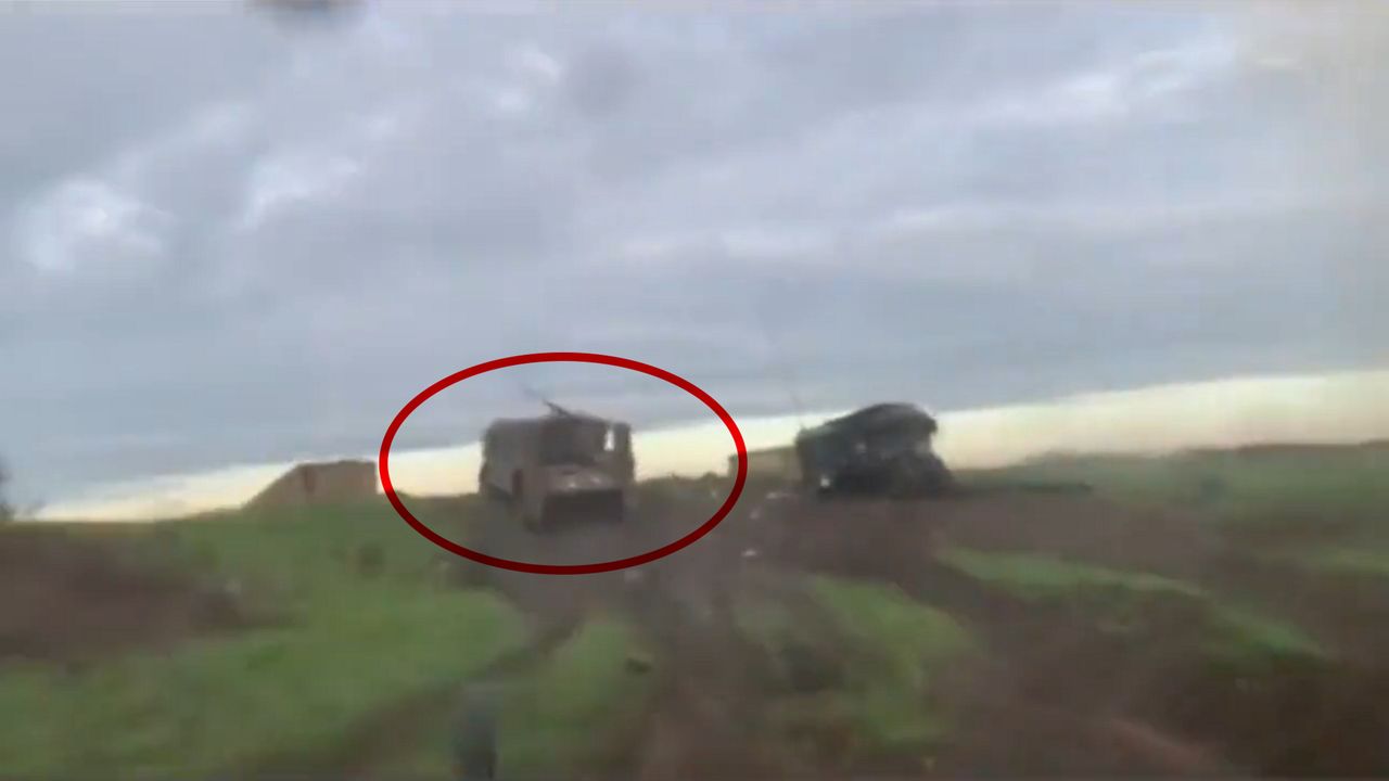 Pojazd Humvee pod rosyjskim ostrzałem