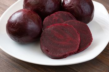 Buraczki podane w taki sposób najlepiej obniżają ciśnienie krwi. Mało kto ma świadomość