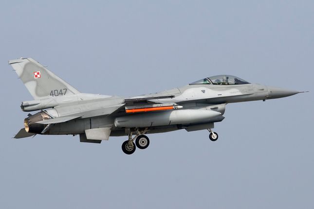 Polski F-16