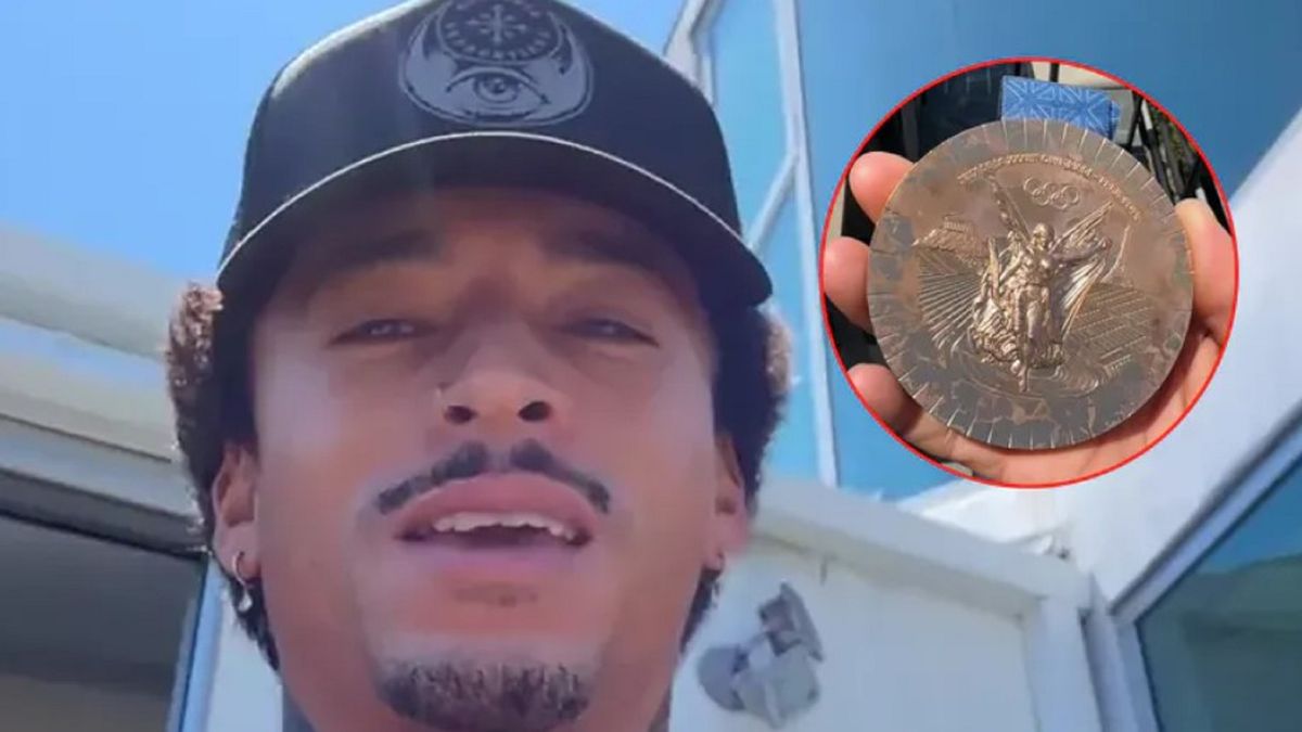 Nyjah Houston zaprezentował swój medal.
