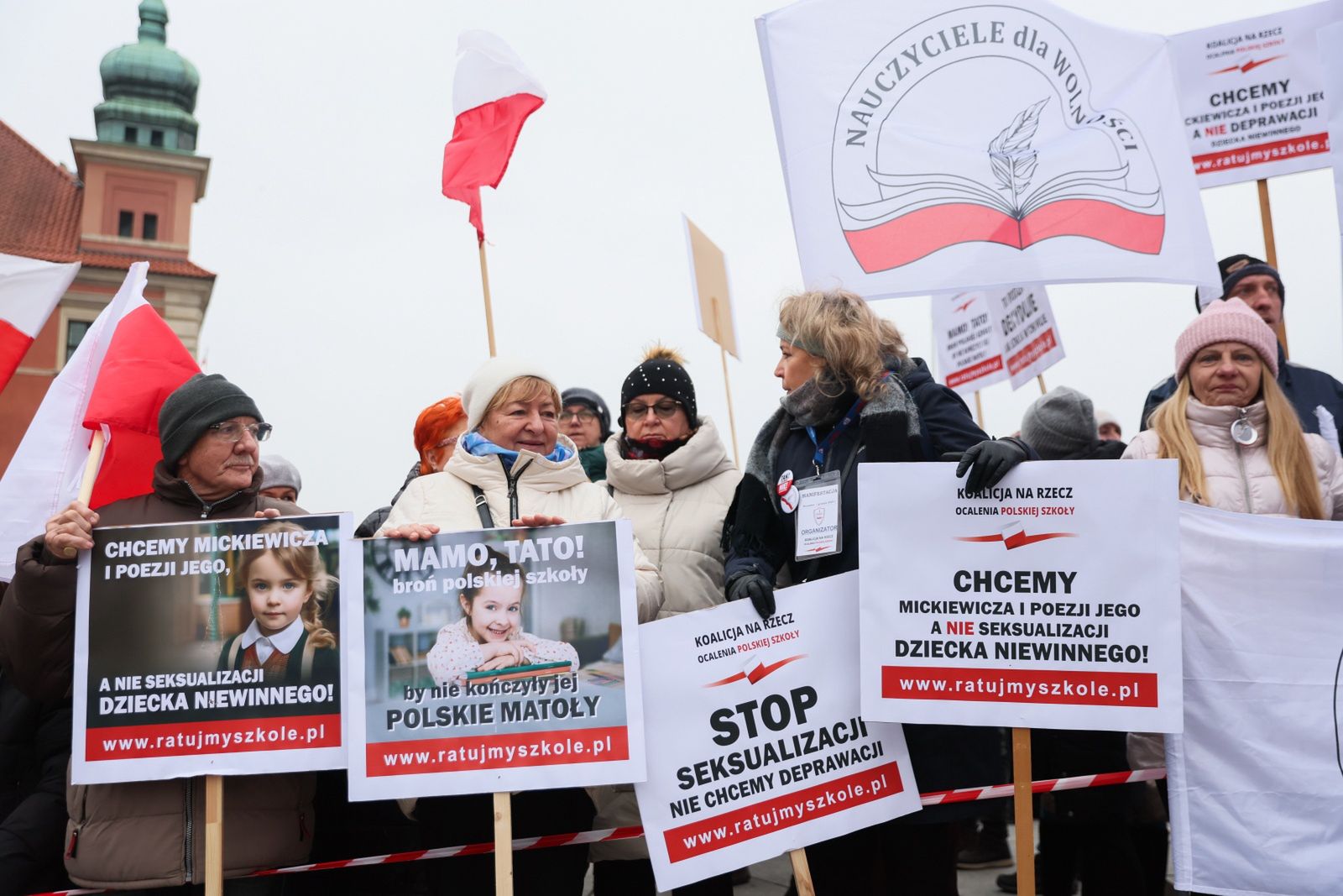 Nie chcą edukacji zdrowotnej w szkołach. Przynieśli transparenty