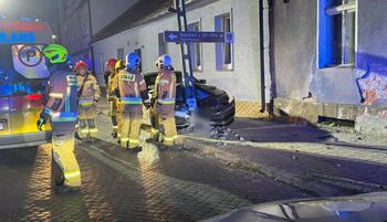 19-latka kierowała BMW. W środku trzy osoby. Nikt nie zapiął pasów