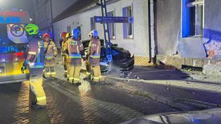 19-latka kierowała BMW. W środku trzy osoby. Nikt nie zapiął pasów