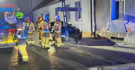 19-latka kierowała BMW. W środku trzy osoby. Nikt nie zapiął pasów