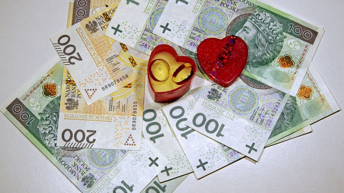 Stock Marek Bazak
PHOTO: ZOFIA I MAREK BAZAK / EAST NEWS   Zaproszenie slubne, slub i wesele w dobie koronawirusa, koszty uroczystosci
ZOFIA BAZAK