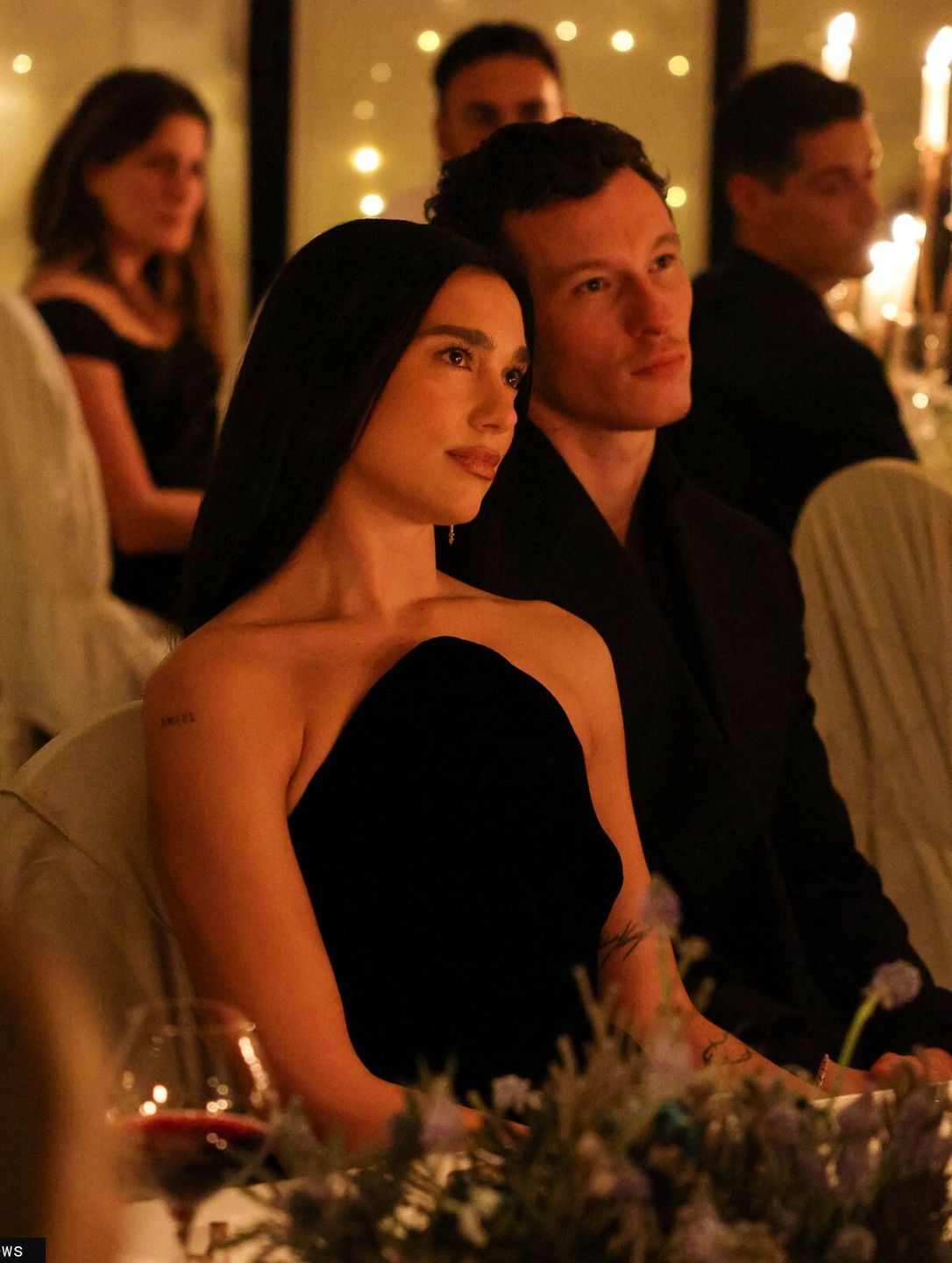 Dua Lipa i Callum Turner emanują miłością w Paryżu