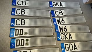 Piła: Policja odzyskała skradzionego Fiata 500 Abarth. Dwóch recydywistów trafiło do aresztu