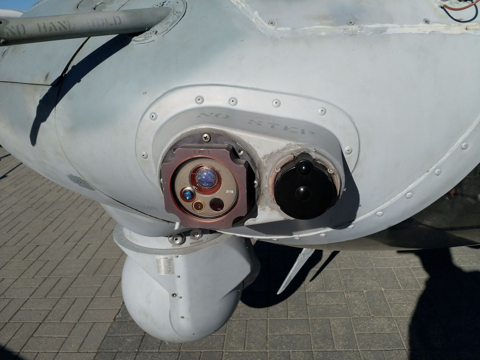 Jeden z sensorów AH-1Z Viper ostrzegający przed nadlatującymi pociskami.