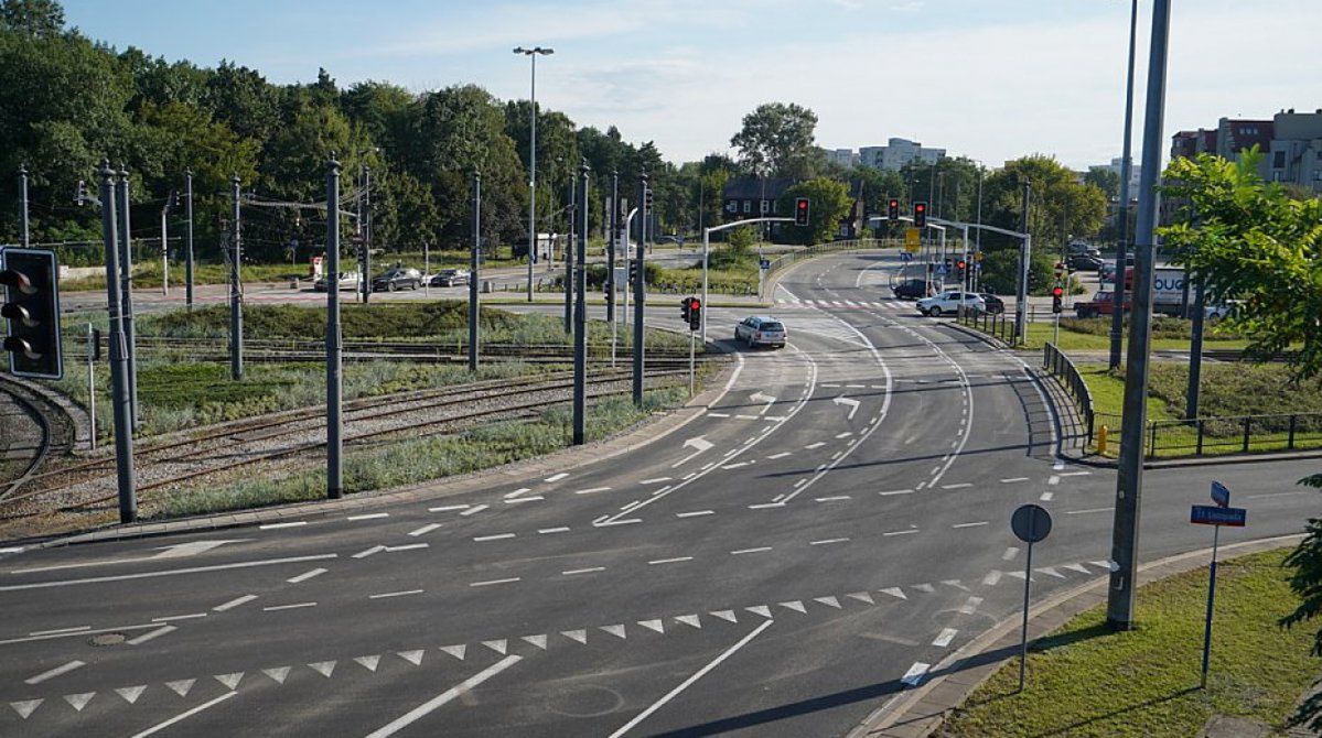Warszawa: Mieszkańcy tracą czas w korkach. Obwodnica wciąż tylko na planszach