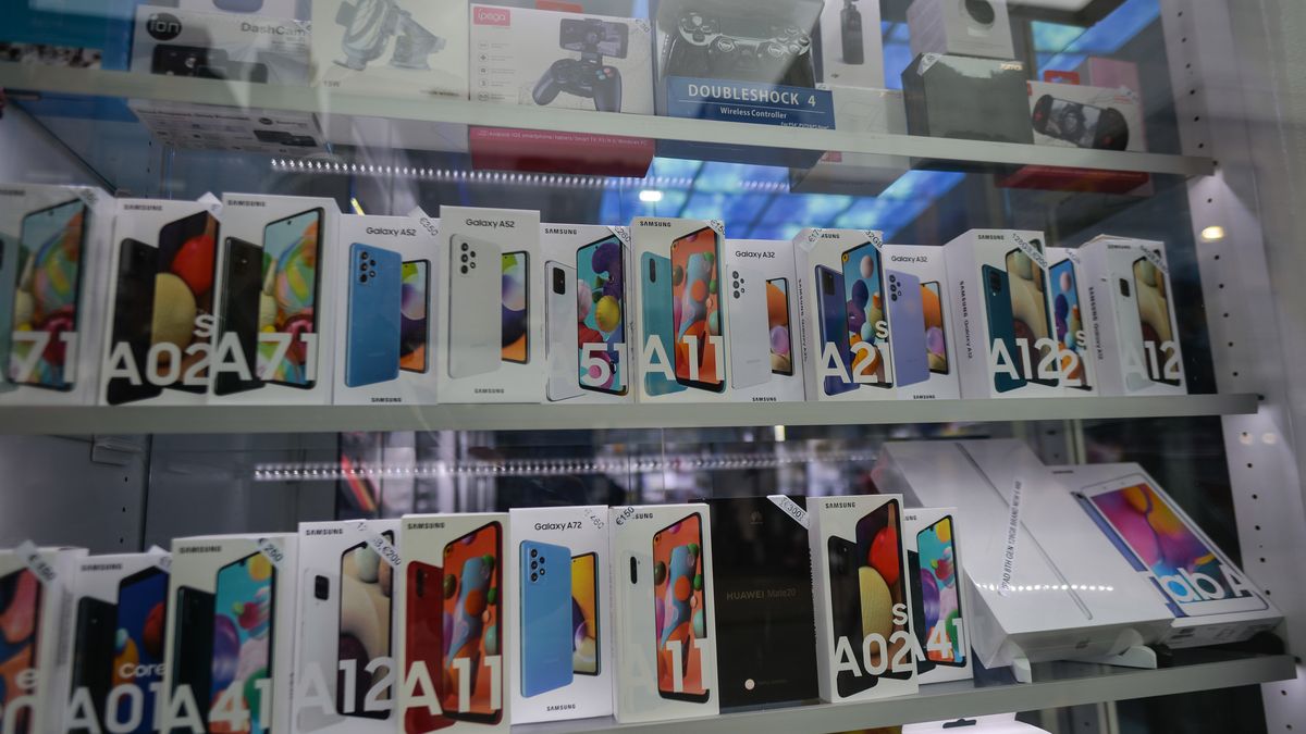 Samsung Galaxy A21 zapalił się w samolocie. Ewakuowano załogę i pasażerów 1