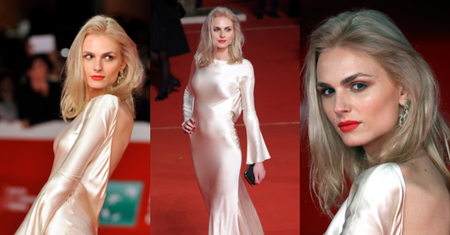 Elegancka Andreja Pejic w białej sukni zachwyca na czerwonym dywanie